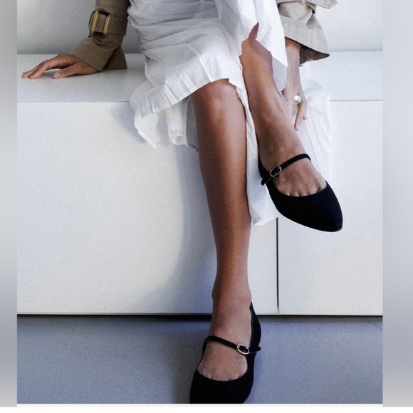 RARE GORGEOUS Margaux Black Velvet Mary Jane Flat NIB Perfect Size 37 7 N Narrow - Picture 3 of 10
